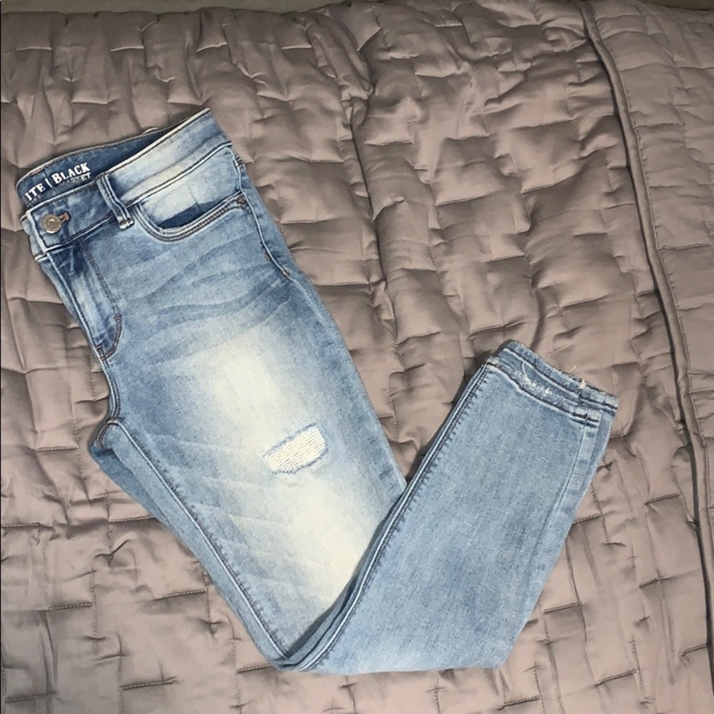 NWOT White House|Black Market Distressed jean